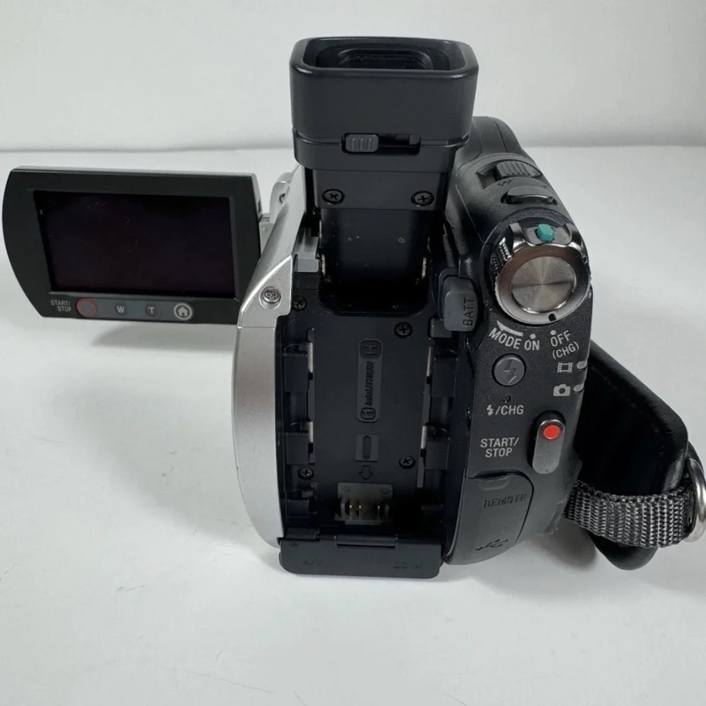 Sony 4.0 Megapixel Handycam model DCR-DVD408. Wide LCD Digital Video Camera
